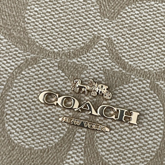 Coach Large Jewelry Box in Signature Canvas Light Khaki/Chalk • Brand 🆕 - Picture 8 of 16
